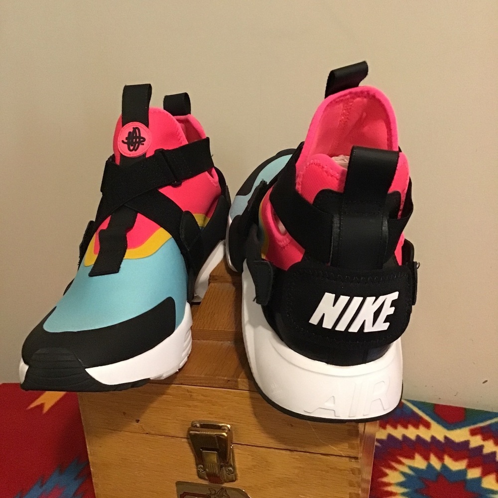 🔥Sale, wmns, Nike Air Huarache City Multi-color, like new, size 12US, no box,